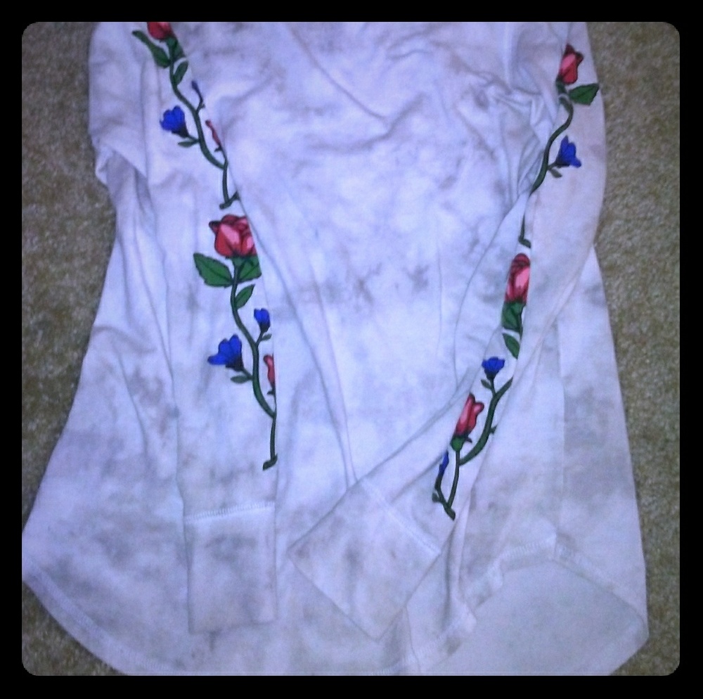 Hollister Tiger Longsleeve Size Small